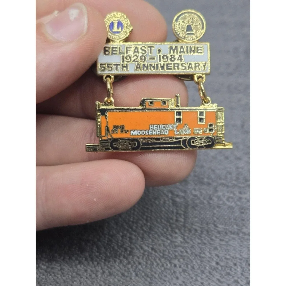 Vintage Belfast Maine Lions Club 55th Anniversary Train Caboose Dangle Pin‎